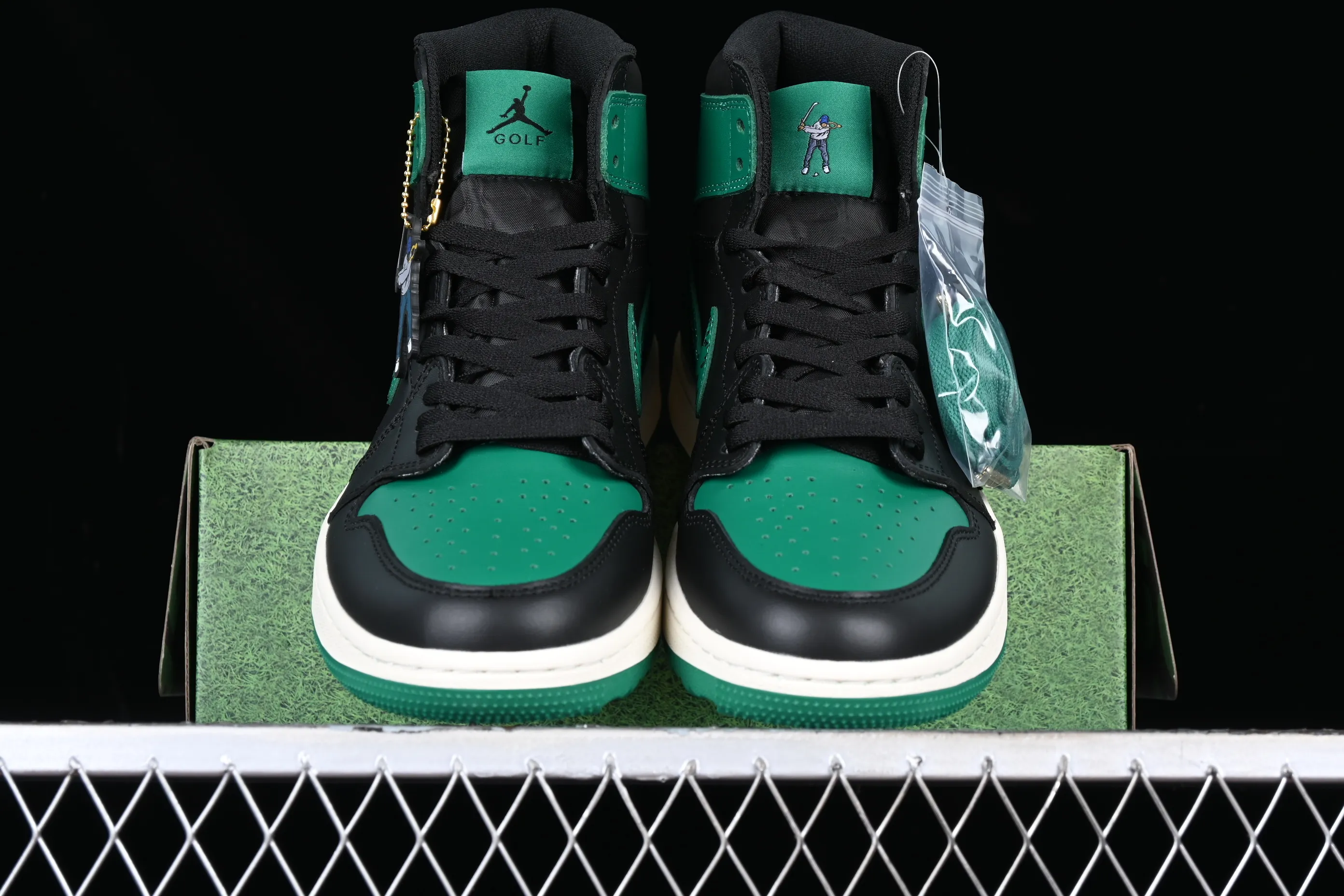 All categories Air Jordan Jordan series basketball shoes Air Jordan 1 High Eastside Golf x Air Jordan 1 High Golf "1961" AJ1 Joe 1 Golf joint high-top basketball shoes FJ0849-001